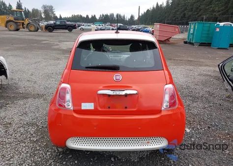 2015 Fiat 500E Battery Electric z USA, uszkodzony, nr VIN 3C3CFFGE1FT549836